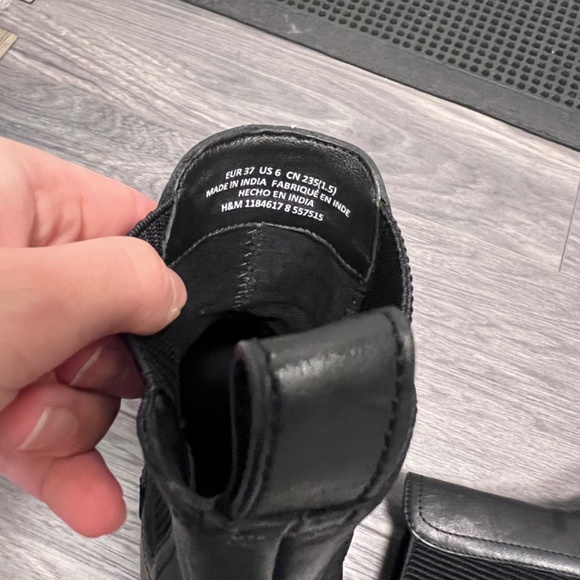 REAL LEATHER BLACK CHELSEA BOOTS SIZE 6 - Picture 2 of 12